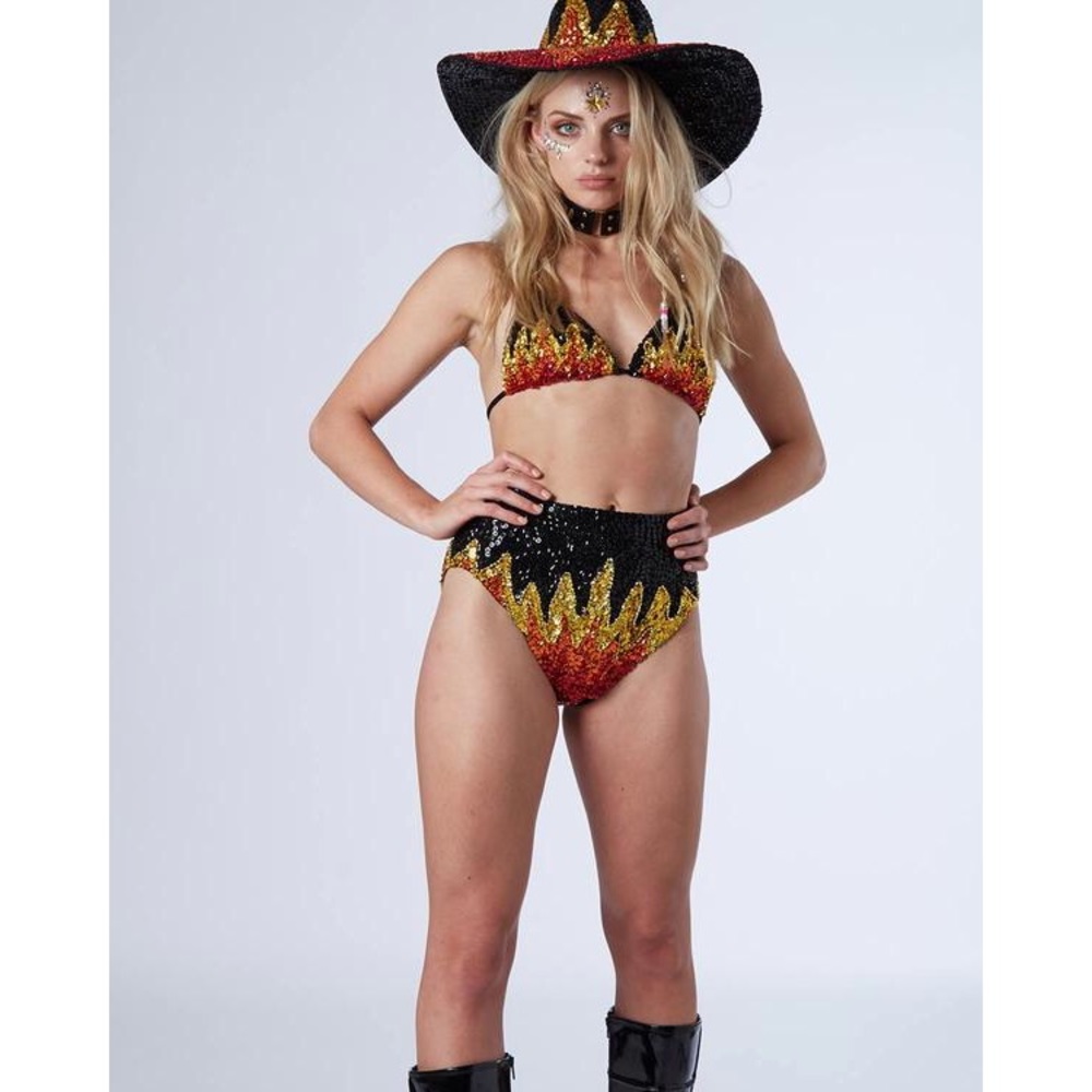 Too Hot To Handle Flames Set